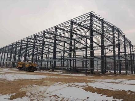 산업용 브릿지 크레인 (bridge crane) 을 갖춘 프리팩트 철강 구조 작업장